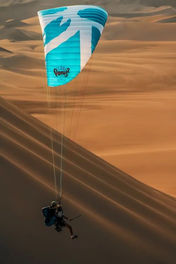 Despegue en parapente desde las dunas